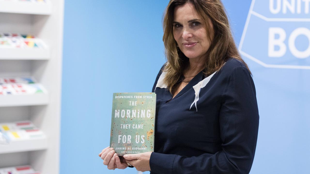 Reporterin Janine di Giovanni präsentiert im Mai 2016 ihr neues Buch in New York. Reporterin Janine di Giovanni präsentiert im Mai 2016 ihr neues Buch in New York.