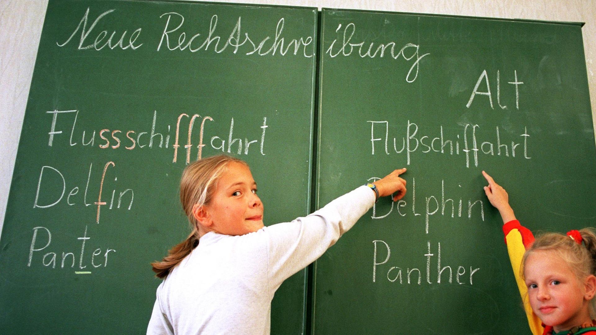 Nach der Einführung der Rechtschreibreform an einer Berliner Schule.