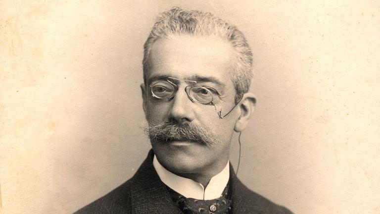 Eine Porträtaufnahme des Berliner Mäzens James Simon aus dem Jahr 1901. Eine Porträtaufnahme des Berliner Mäzens James Simon aus dem Jahr 1901.