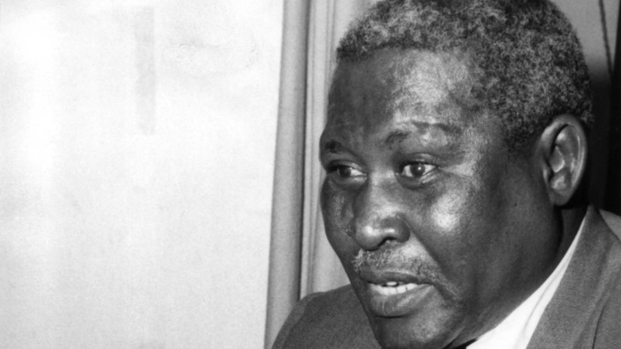 Der südafrikanische Politiker, ANC-Präsident und Friedensnobelpreisträger 1960, Albert John Lutuli / Luthuli. (Undatierte Aufnahme). Er wurde 1898 in Südrhodesien geboren und starb am 21.7.1967 in Stanger bei Durban nach einen Eisenbahnunglück. +++(c) dpa - Report+++ | Verwendung weltweit Der südafrikanische Politiker, ANC-Präsident und Friedensnobelpreisträger 1960, Albert John Lutuli / Luthuli. (Undatierte Aufnahme). Er wurde 1898 in Südrhodesien geboren und starb am 21.7.1967 in Stanger bei Durban nach einen Eisenbahnunglück. +++(c) dpa - Report+++ | Verwendung weltweit