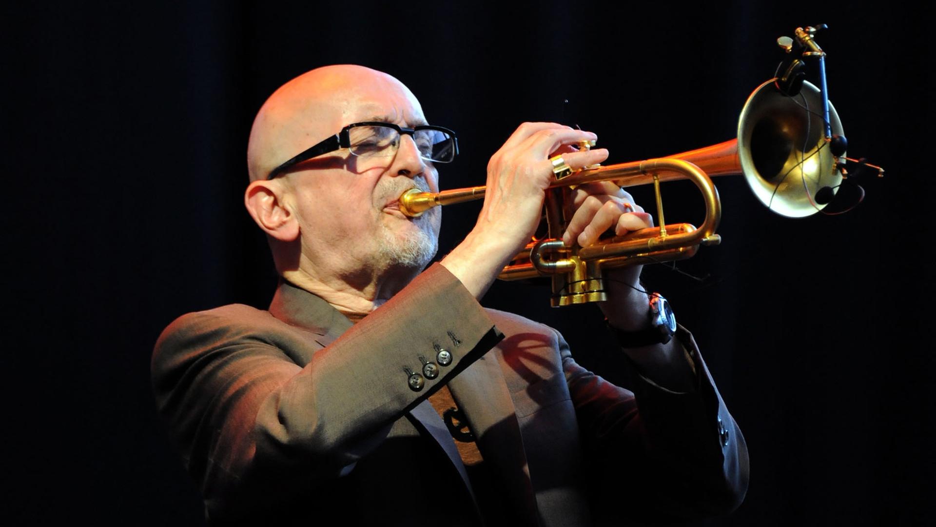 Der Trompeter Tomasz Stanko beim Festival Jazzbaltica 2012 Der Trompeter Tomasz Stanko beim Festival Jazzbaltica 2012