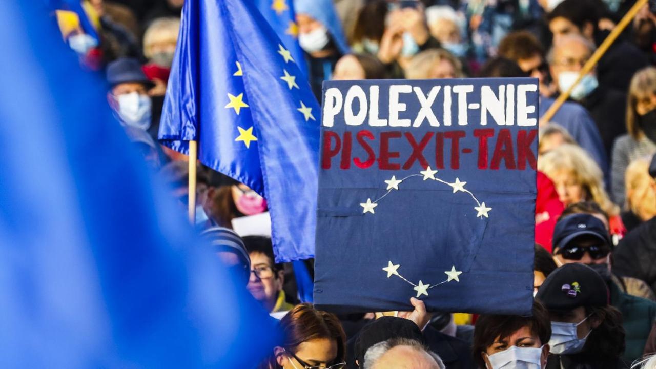 Thousands attend 'We're staying in EU' demonstration at the Main Square in Krakow, Poland on October 10, 2021. The pro-EU demonstrations were held across the country to show of support for the EU after the nationâs constitutional court ruled this week that the Polish constitution overrides some EU laws. Demonstrator expressed fear that Law and Justice (PiS) ruling party could lead to 'Polexit' or Poland being forced to leave the EU. (Photo by Beata Zawrzel/NurPhoto) Thousands attend 'We're staying in EU' demonstration at the Main Square in Krakow, Poland on October 10, 2021. The pro-EU demonstrations were held across the country to show of support for the EU after the nationâs constitutional court ruled this week that the Polish constitution overrides some EU laws. Demonstrator expressed fear that Law and Justice (PiS) ruling party could lead to 'Polexit' or Poland being forced to leave the EU. (Photo by Beata Zawrzel/NurPhoto)