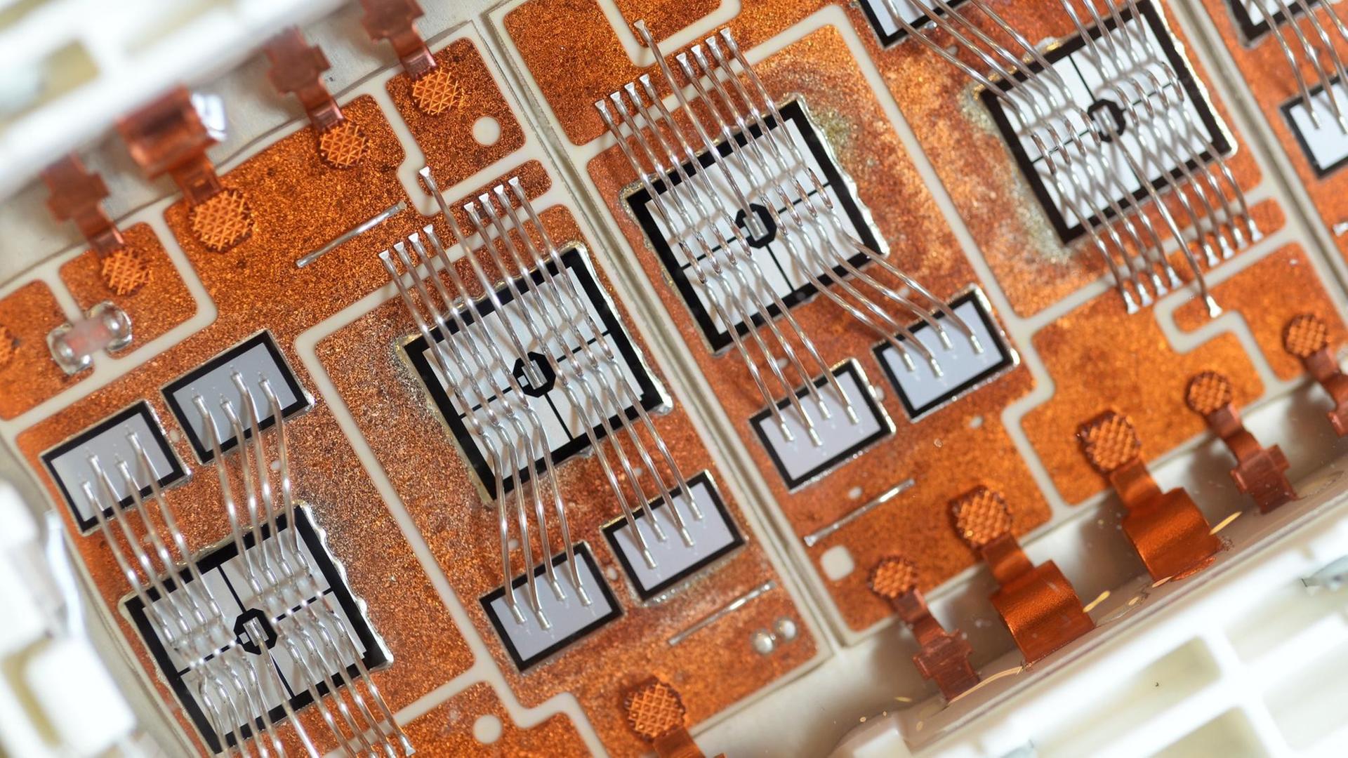 Ein IGBT-Modul (insulated-gate bipolar transistor; Bipolartransistor mit isolierter Gate-Elektrode) von Infineon Ein IGBT-Modul (insulated-gate bipolar transistor; Bipolartransistor mit isolierter Gate-Elektrode) von Infineon