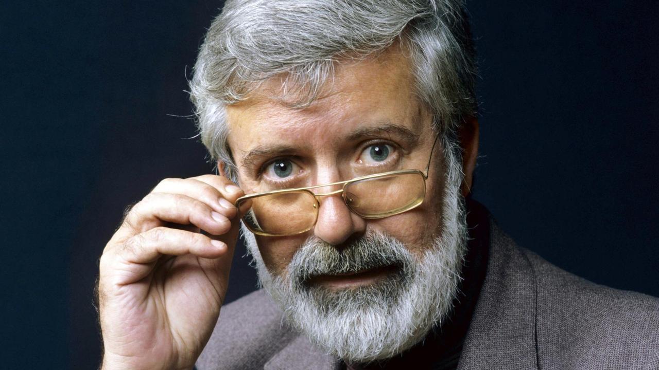 Der Kinderbuchautor Michael Ende (u.a. "Momo"; "Die unendliche Geschichte"), aufgenommen auf der Buchmesse in Frankfurt am Main im Oktober 1982. Der Kinderbuchautor Michael Ende (u.a. "Momo"; "Die unendliche Geschichte"), aufgenommen auf der Buchmesse in Frankfurt am Main im Oktober 1982.