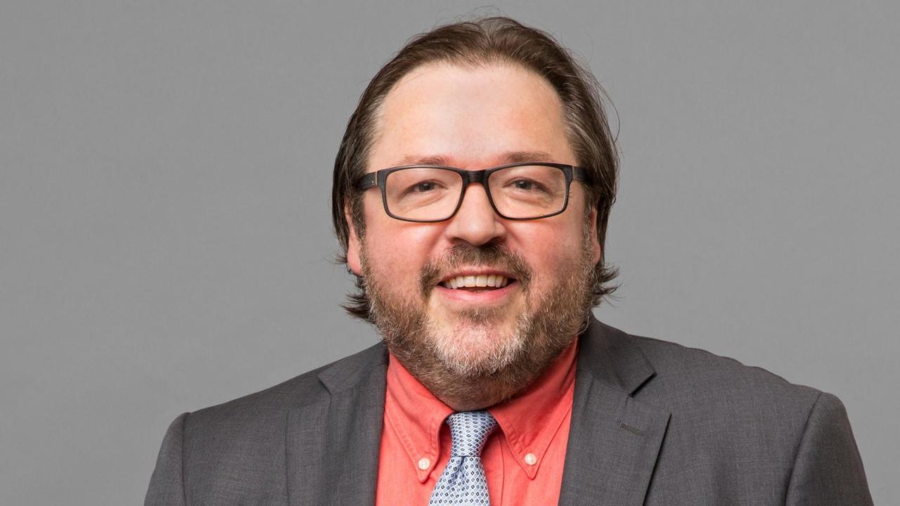 Porträt von Matthias Pöhlmann, Beauftragter für Sekten und Weltanschauungsfragen der evangelisch-lutherischen Kirche in Bayern. Porträt von Matthias Pöhlmann, Beauftragter für Sekten und Weltanschauungsfragen der evangelisch-lutherischen Kirche in Bayern.