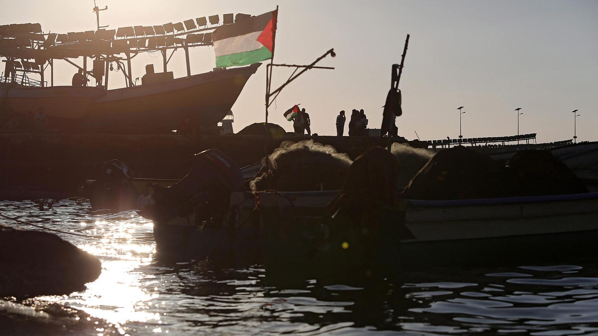 Ein Schiff mit Frauen wurde von der israelischen Marine gestoppt. Ein Schiff mit Frauen wurde von der israelischen Marine gestoppt.