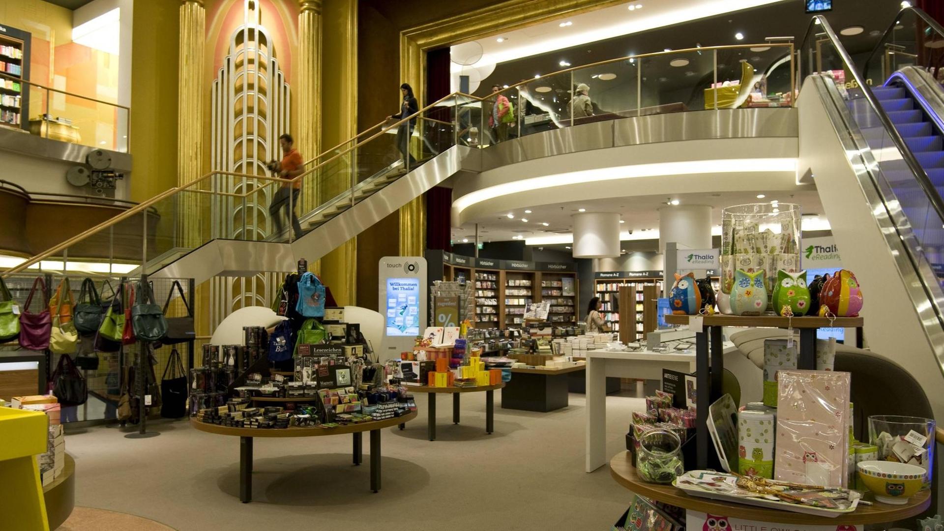 Europa, Deutschland, Nordrhein-Westfalen, Bonn, Rhein, Thalia am Markt, Innenaufnahme, ehemaliges Metropol-Kino, McPWAL McPWAL Europe Germany North Rhine Westphalia Bonn Rhine Thalia at Market Interior shot former Metropol Cinema McPWAL McPWAL Europa, Deutschland, Nordrhein-Westfalen, Bonn, Rhein, Thalia am Markt, Innenaufnahme, ehemaliges Metropol-Kino, McPWAL McPWAL Europe Germany North Rhine Westphalia Bonn Rhine Thalia at Market Interior shot former Metropol Cinema McPWAL McPWAL