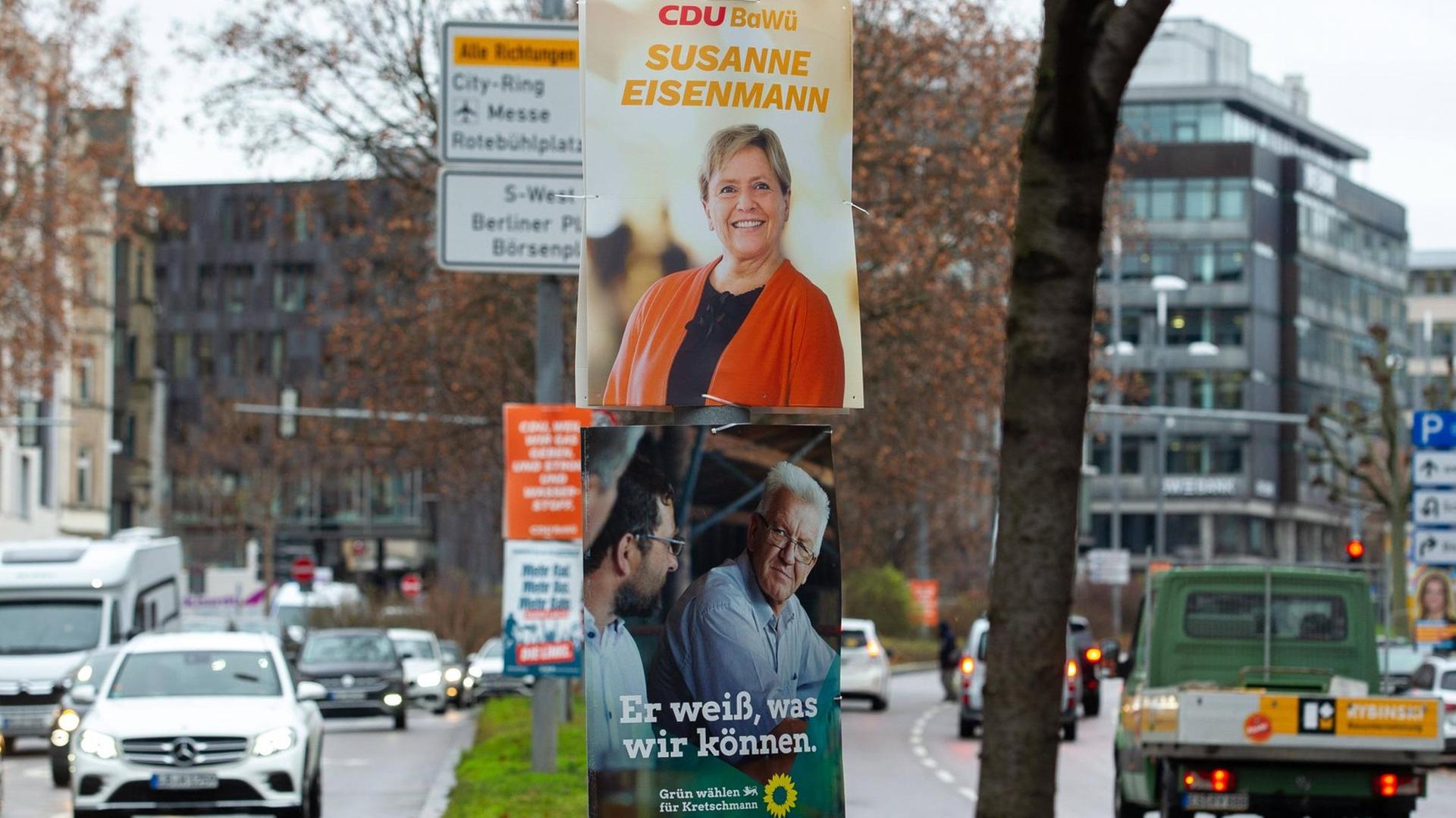 Auf Wahlplakaten in Stuttgart sind die Spitzenkandidatin der CDU, Susanne Eisenmann, und der Spitzenkandidat der Grünen, Winfried Kretschmann, zu sehen. Auf Wahlplakaten in Stuttgart sind die Spitzenkandidatin der CDU, Susanne Eisenmann, und der Spitzenkandidat der Grünen, Winfried Kretschmann, zu sehen.