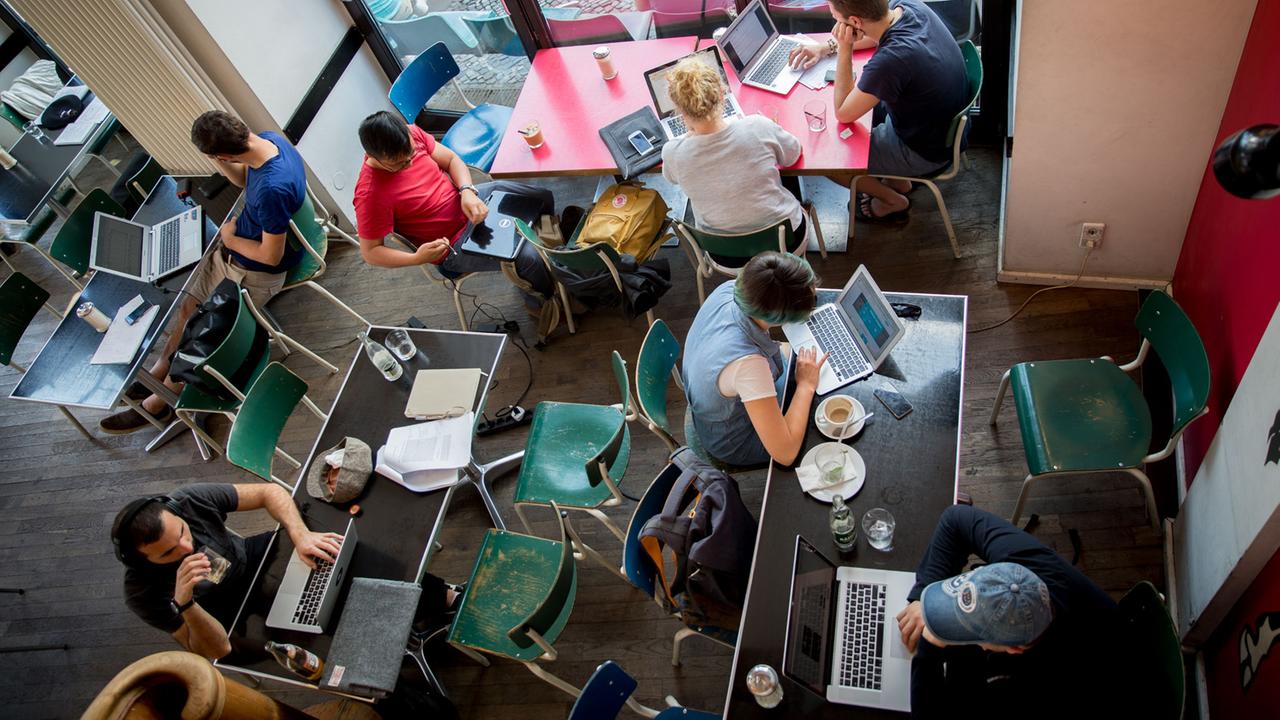 Das Laptop-Paradies: das Café St. Oberholz in Berlin-Mitte Das Laptop-Paradies: das Café St. Oberholz in Berlin-Mitte