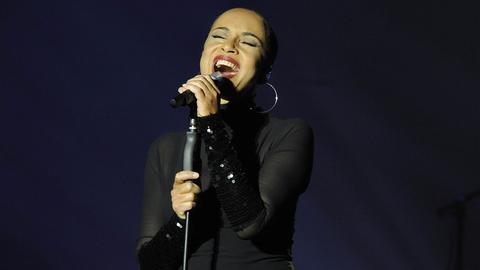 Sade 2011 bei einem Konzert in Hamburg.