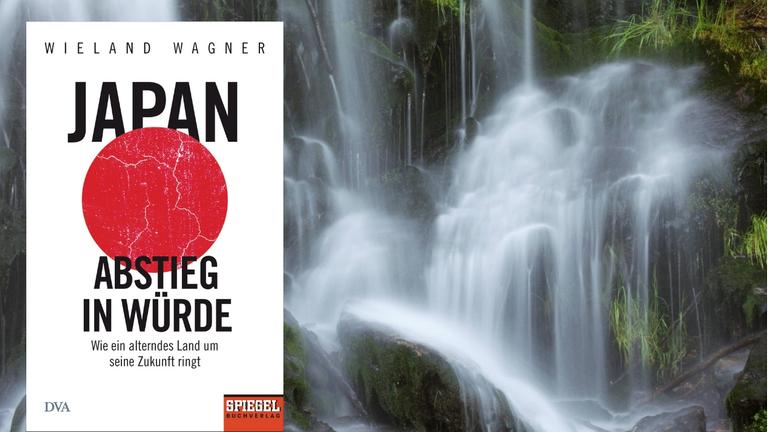 Collage: links das Buchcover "Japan. Abstieg in Würde". von Wieland Wagner, DVA Verlag. Hintergrundbild Wasserfall in japanischer Felsenlandschaft.