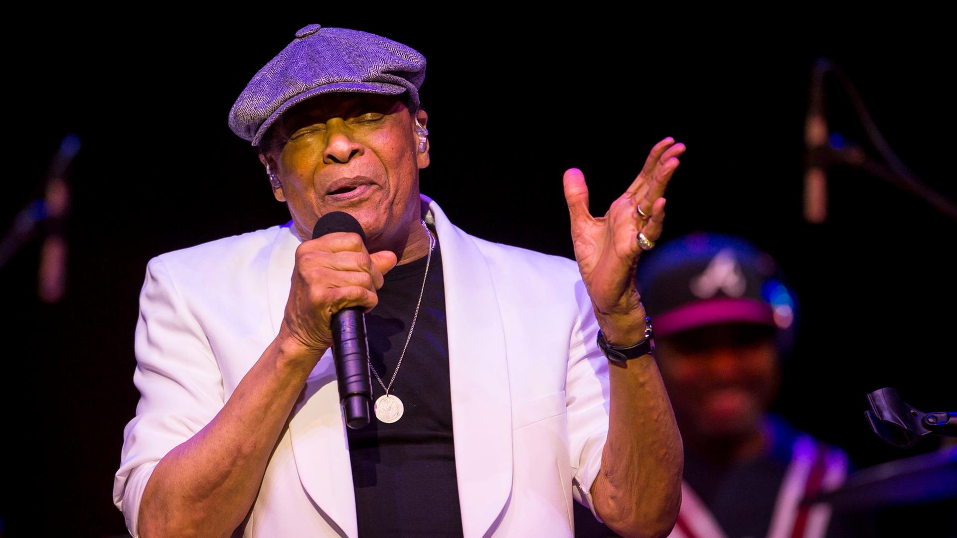 Der Musiker Al Jarreau gibt mit seiner Band im Rahmen des Schleswig-Holstein Musik Festival ein Konzert am 07.07.2015 in der Musik- und Kongresshalle in Lübeck. Der Musiker Al Jarreau gibt mit seiner Band im Rahmen des Schleswig-Holstein Musik Festival ein Konzert am 07.07.2015 in der Musik- und Kongresshalle in Lübeck.