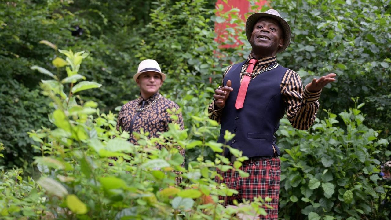 Gefängnistheater Aufbruch, "Sommernachtstraum" von William Shakespeare, Freilufttheater in Kooperation mit dem Kulturbiergarten Jungfernheide, Premiere: 22.7.2020, Regie: Peter Atanassow Gefängnistheater Aufbruch, "Sommernachtstraum" von William Shakespeare, Freilufttheater in Kooperation mit dem Kulturbiergarten Jungfernheide, Premiere: 22.7.2020, Regie: Peter Atanassow
