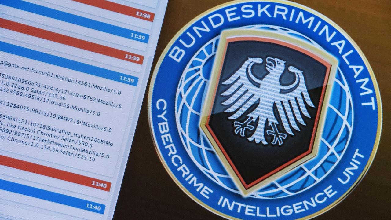Sie sehen das Logo der "Cybercrime Intelligence Unit" des Bundeskriminalamtes (BKA) und daneben einen Bildschirm.