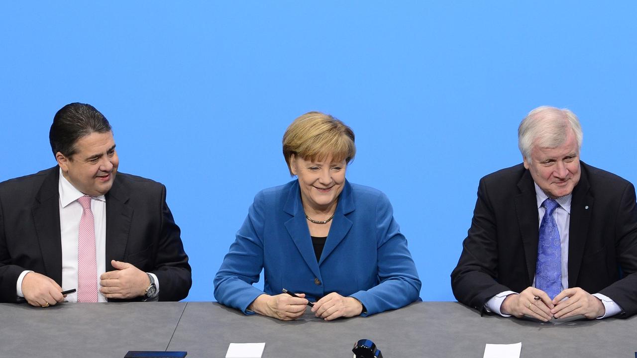 Die Parteichefs von SPD, CDU und CSU bei der Unterzeichnung des Koalitionsvertrages der Großen Koalition.