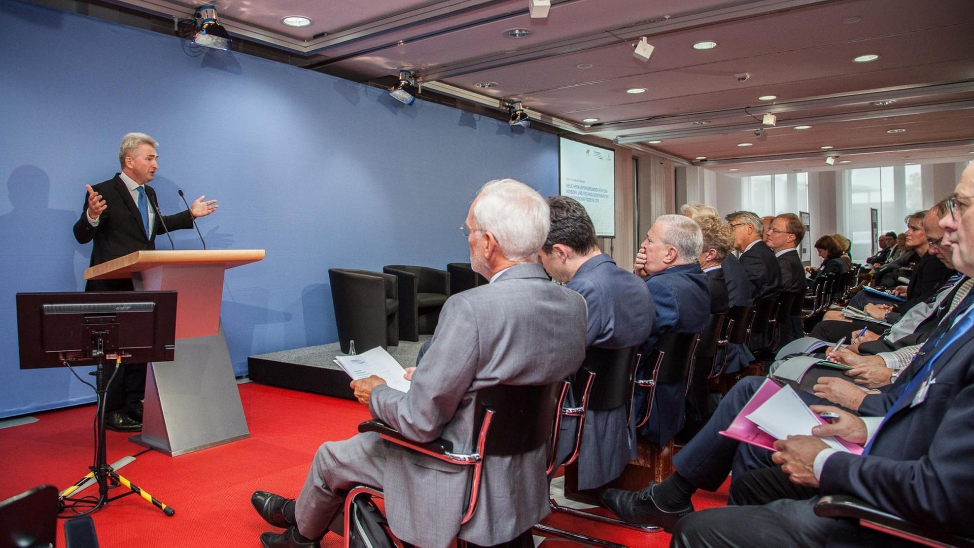 Fachkonferenz in Berlin über die Rolle der Hochschulen als Innovationstreiber für die Regionen Fachkonferenz in Berlin über die Rolle der Hochschulen als Innovationstreiber für die Regionen
