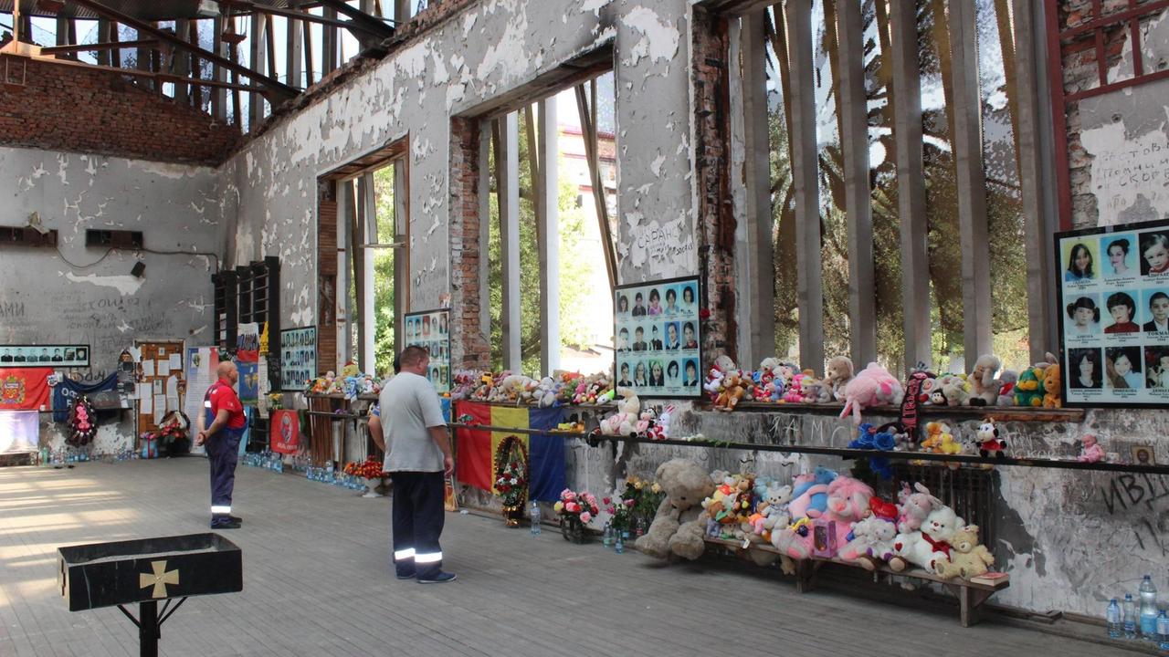 Die Ruine der Turnhalle der alten Schule in Beslan