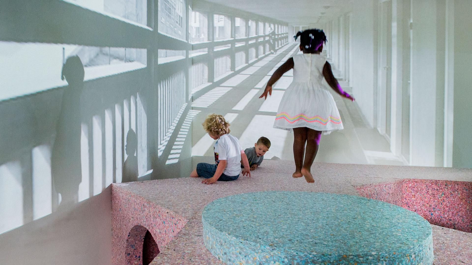 Ausstellungsansicht "The Brutalist Playground", S1 Artspace, Sheffield, 2016 Ausstellungsansicht "The Brutalist Playground", S1 Artspace, Sheffield, 2016