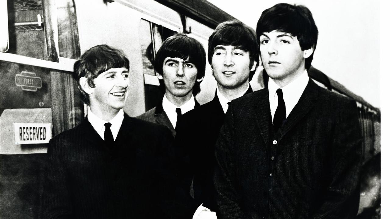 Gruppenfoto von den Beatles in dem Film "A Hard Day's Night", Großbritannien 1964, Regie: Richard Lester, Darsteller: The Beatles: John Lennon, Ringo Starr, Paul McCartney, George Harrison.