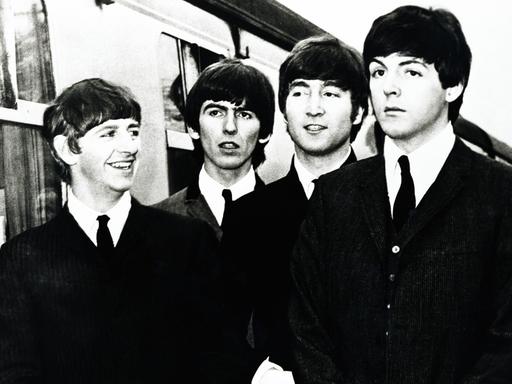 Gruppenfoto von den Beatles in dem Film "A Hard Day's Night", Großbritannien 1964, Regie: Richard Lester, Darsteller: The Beatles: John Lennon, Ringo Starr, Paul McCartney, George Harrison.