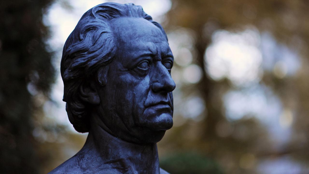 Eine Büste des Dichters Johann Wolfgang von Goethe Eine Büste des Dichters Johann Wolfgang von Goethe