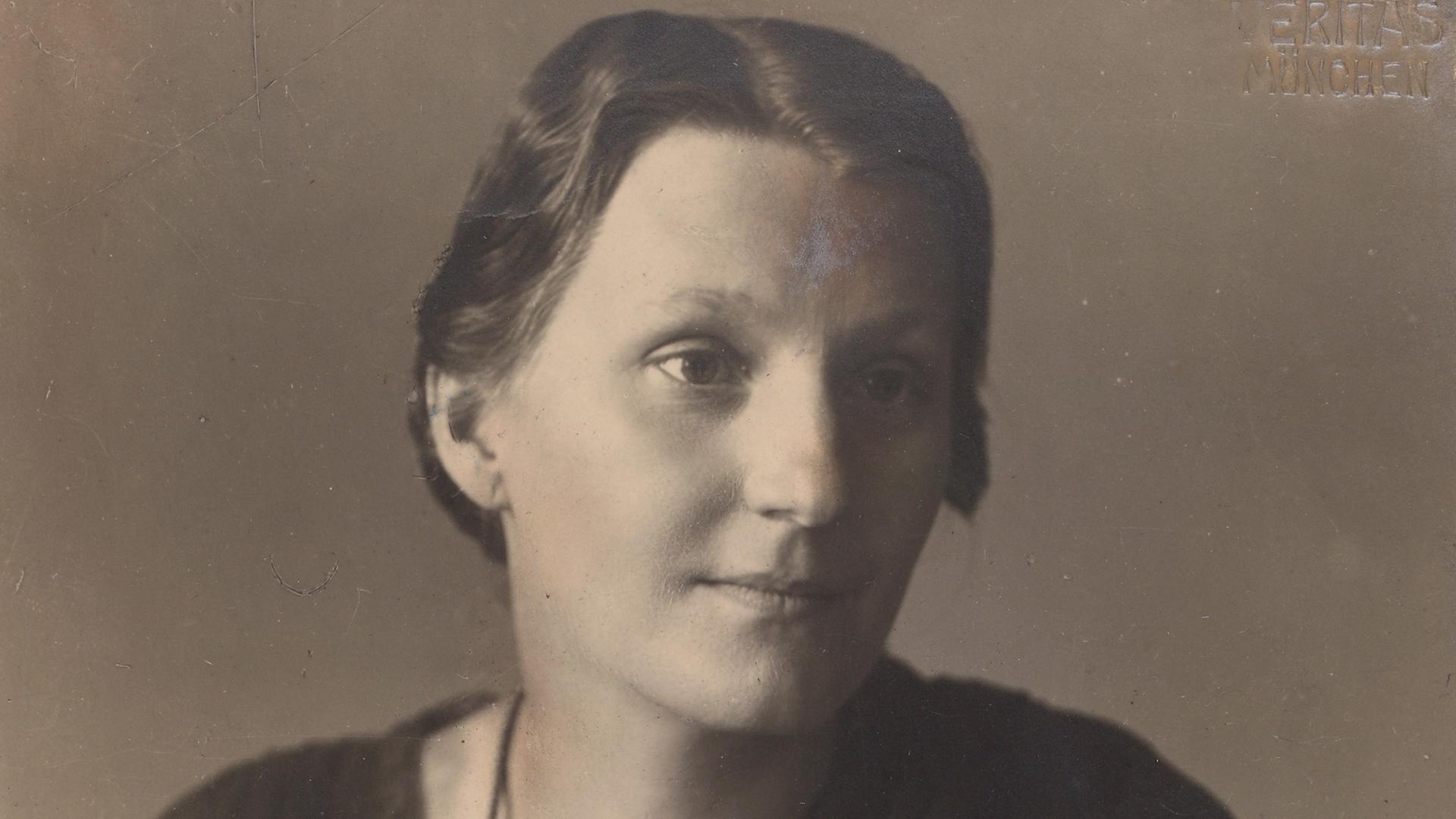 Lena Christ (1881-1920) im Alter von 32 Jahren. Lena Christ (1881-1920) im Alter von 32 Jahren.