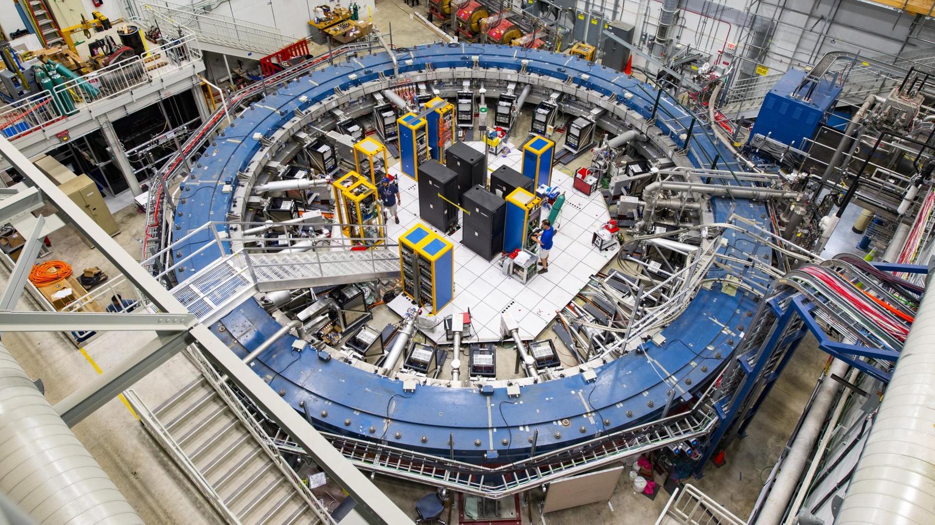Blick auf das Myon-g-2-Experiment am Fermilab Blick auf das Myon-g-2-Experiment am Fermilab