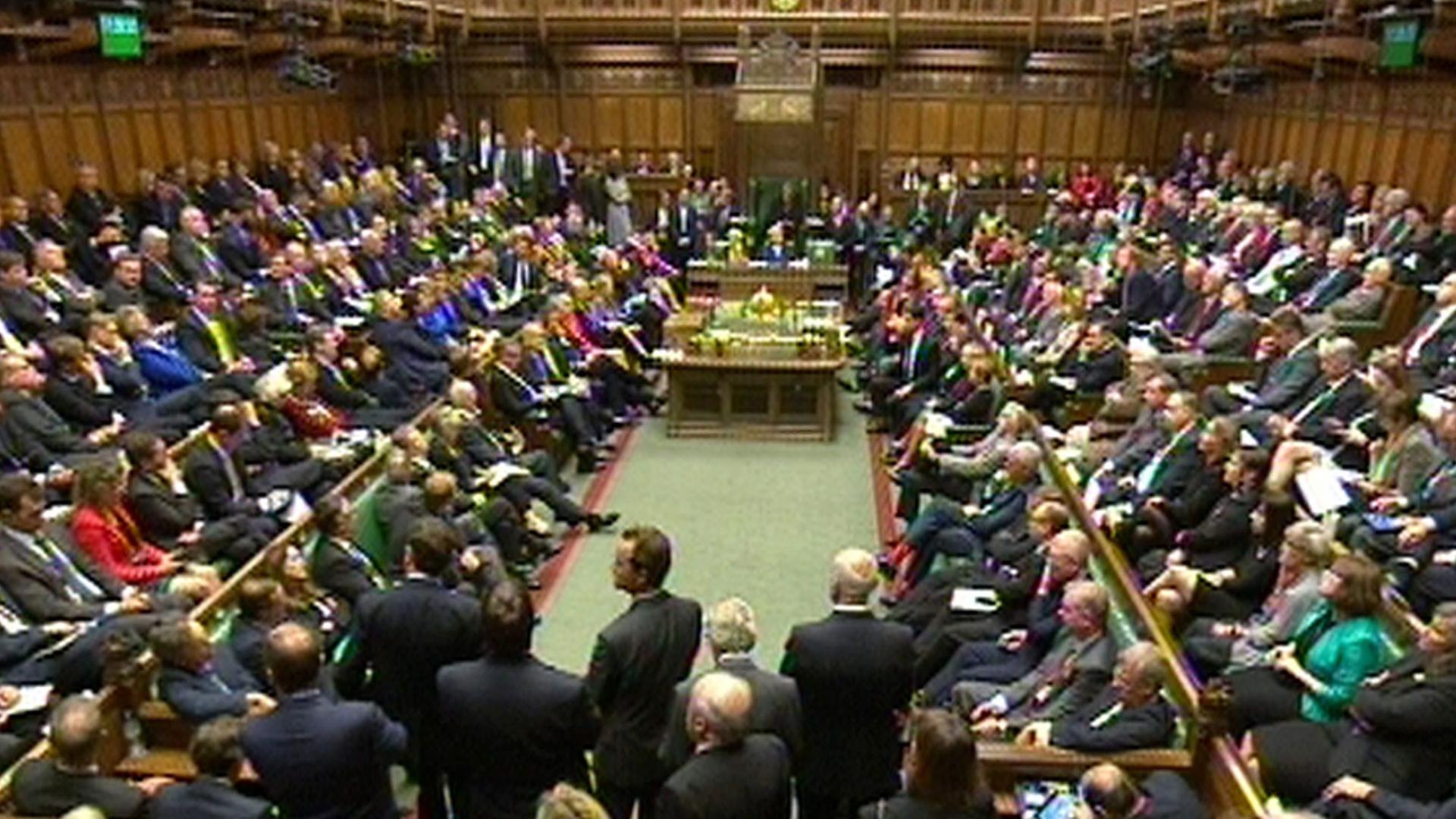 Das britische House of Parliaments während der Debatte über Luftangriffe in Syrien und dem Irak. Das britische House of Parliaments während der Debatte über Luftangriffe in Syrien und dem Irak.