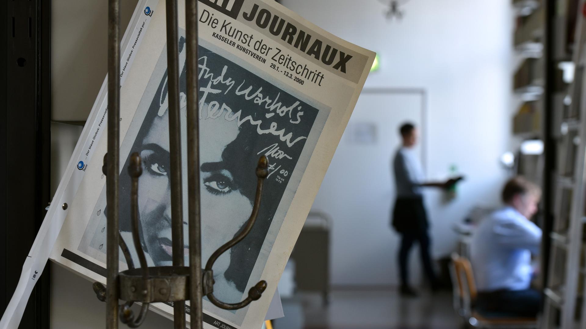 Eine Kunst-Zeitung hängt am 09.07.2015 in den Räumen des Documenta-Archivs in Kassel (Hessen). Zum 60. Geburtstag der Documenta am 15. Juli wird das Documenta-Archiv an die Documenta GmbH übergeben, die von Kassel und dem Land Hessen getragen wird. Es soll später ein interdisziplinäres Institut werden. Eine Kunst-Zeitung hängt am 09.07.2015 in den Räumen des Documenta-Archivs in Kassel (Hessen). Zum 60. Geburtstag der Documenta am 15. Juli wird das Documenta-Archiv an die Documenta GmbH übergeben, die von Kassel und dem Land Hessen getragen wird. Es soll später ein interdisziplinäres Institut werden.