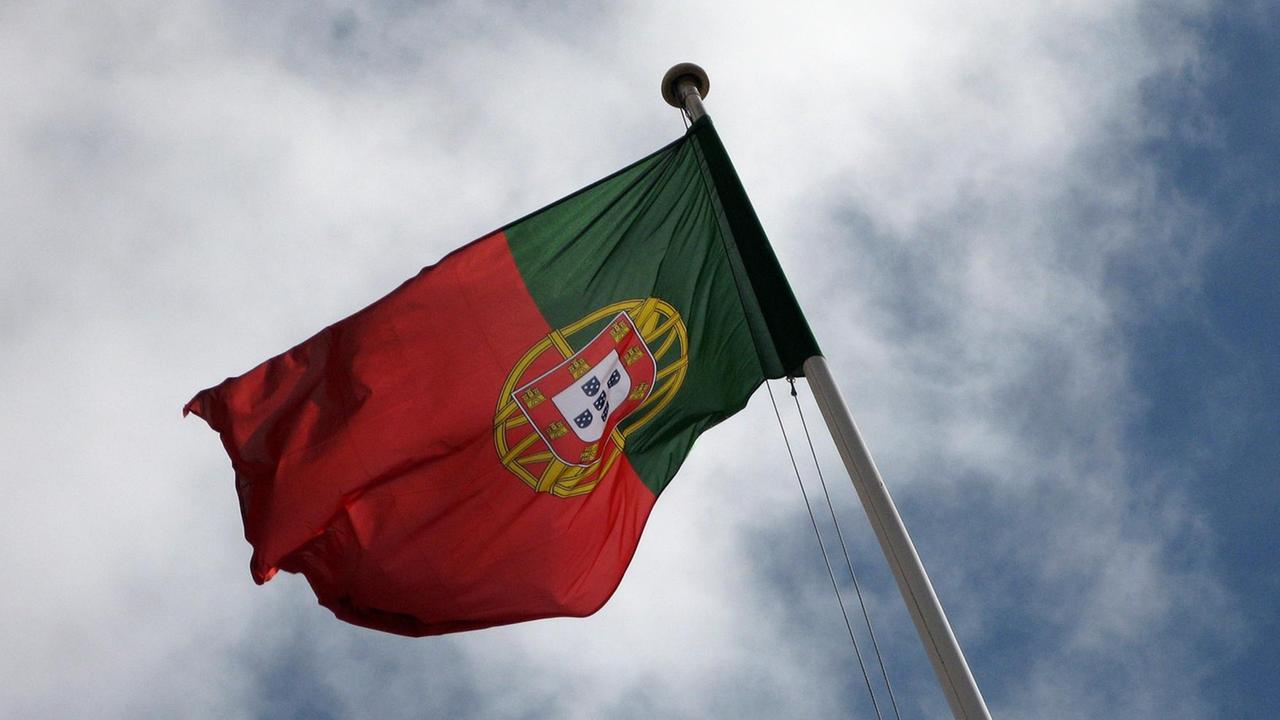 Die portugiesische Flagge in Grün und Rot. Die portugiesische Flagge in Grün und Rot.