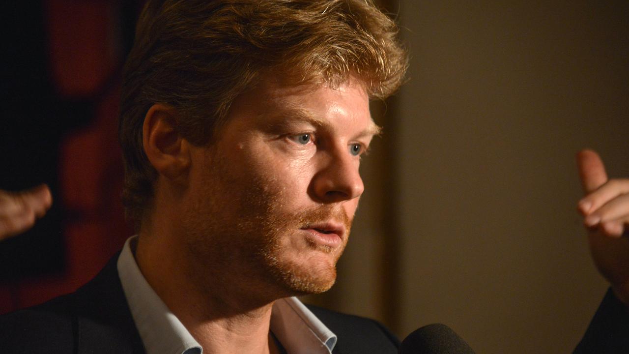 Politikwissenschaftler, Buchautor, Publizist und Mitbegründer der Attac Christian Felber, aufgenommen bei der Eröffnung der oberösterreichischen Kulturvermerke 2015 im Stadttheater in Gmunden Politikwissenschaftler, Buchautor, Publizist und Mitbegründer der Attac Christian Felber, aufgenommen bei der Eröffnung der oberösterreichischen Kulturvermerke 2015 im Stadttheater in Gmunden