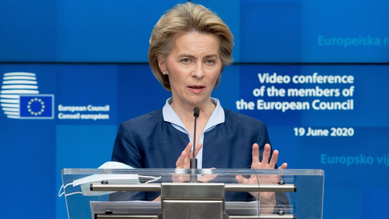 200620 -- BRUSSELS, June 20, 2020 Xinhua -- European Commission President Ursula von der Leyen speaks at a press conference following a video conference of European leaders at the EU headquarters in Brussels, Belgium, June 19, 2020. European leaders met at a video conference on Friday, discussing an ambitious fund to help the European economies recover from the COVID-19 pandemic. But no consensus was reached. The heads of state and government of the European Union s member states hopefully will meet again physically in July to address their differences, President of the European Council Charles Michel told media following the video conference. European Union/Handout via Xinhua BELGIUM-BRUSSELS-EU-COVID-19-VIDEO CONFERENCE PUBLICATIONxNOTxINxCHN 200620 -- BRUSSELS, June 20, 2020 Xinhua -- European Commission President Ursula von der Leyen speaks at a press conference following a video conference of European leaders at the EU headquarters in Brussels, Belgium, June 19, 2020. European leaders met at a video conference on Friday, discussing an ambitious fund to help the European economies recover from the COVID-19 pandemic. But no consensus was reached. The heads of state and government of the European Union s member states hopefully will meet again physically in July to address their differences, President of the European Council Charles Michel told media following the video conference. European Union/Handout via Xinhua BELGIUM-BRUSSELS-EU-COVID-19-VIDEO CONFERENCE PUBLICATIONxNOTxINxCHN