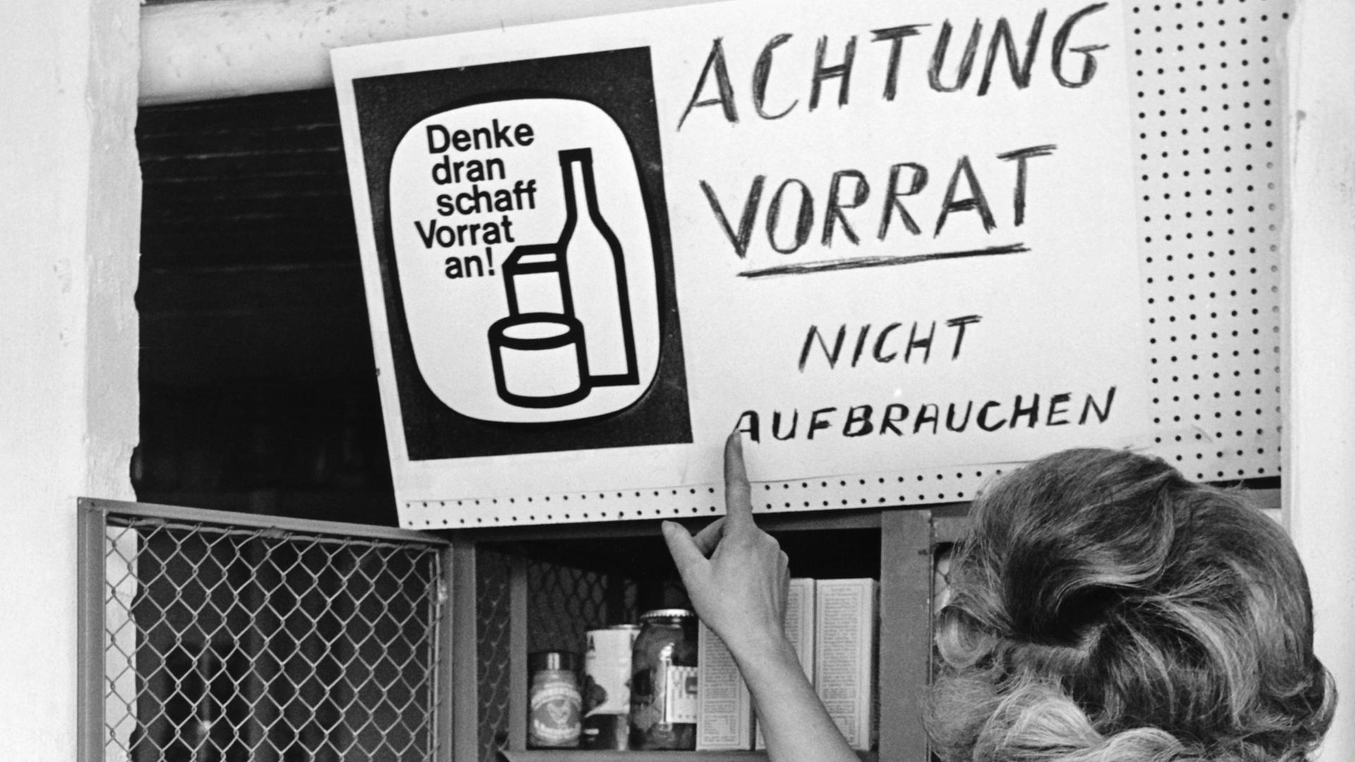 Eine Speisekammer im Februar 1963 in Düsseldorf. Eine Speisekammer im Februar 1963 in Düsseldorf.