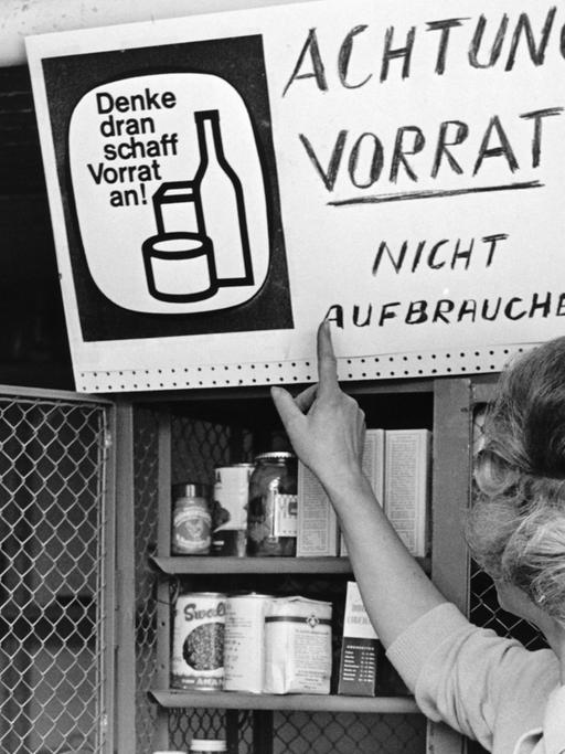 Eine Speisekammer im Februar 1963 in Düsseldorf.