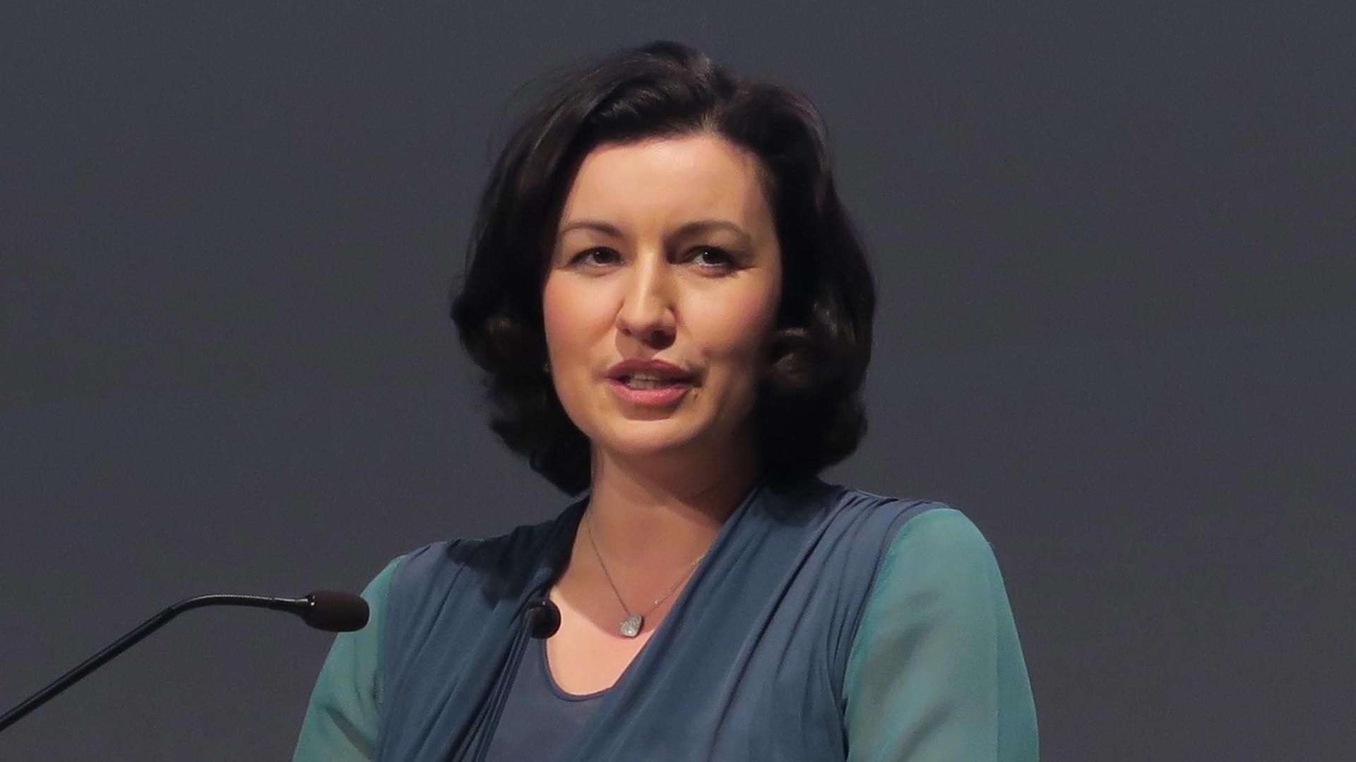 Dorothee Bär, Parlamentarische Staatssekretärin Bundesministerium für Verkehr und digitale Infrastruktur, aufgenommen am 18.01.2016 auf der ZEIT Konferenz Food & Farm 4.0 im bcc in Berlin Mitte. © BY XAMAX | Verwendung weltweit Dorothee Bär, Parlamentarische Staatssekretärin Bundesministerium für Verkehr und digitale Infrastruktur, aufgenommen am 18.01.2016 auf der ZEIT Konferenz Food & Farm 4.0 im bcc in Berlin Mitte. © BY XAMAX | Verwendung weltweit