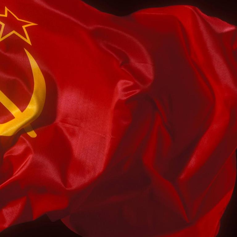 Eine wehende Fahne der Sowjetunion. 