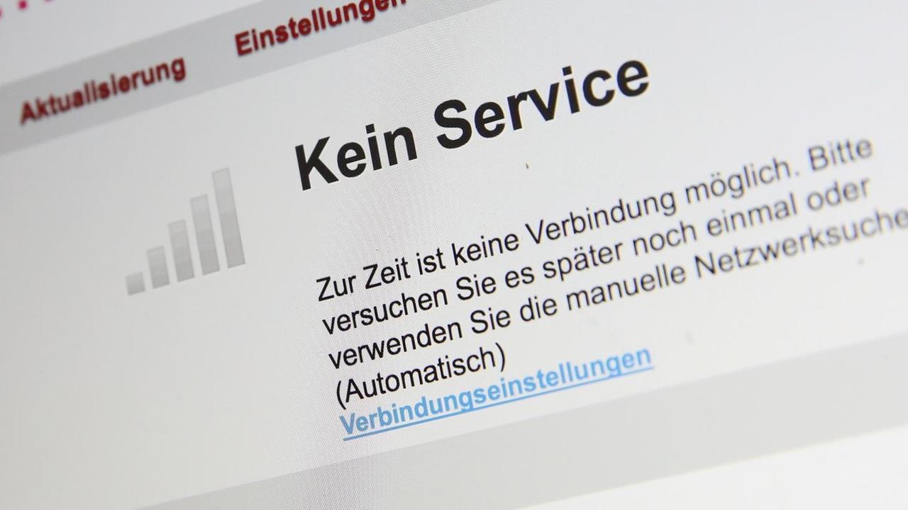 Anschlüsse der Telekom sind zurzeit von massiven Störungen betroffen. Auf einer Konfigurationsseite eines mobilen LTE-Telekom-Routers mit einem Mobilfunkvertrag der Deutschen Telekom ist am 11.06.2016 in Hamburg "Kein Service" zu lesen. Anschlüsse der Telekom sind zurzeit von massiven Störungen betroffen. Auf einer Konfigurationsseite eines mobilen LTE-Telekom-Routers mit einem Mobilfunkvertrag der Deutschen Telekom ist am 11.06.2016 in Hamburg "Kein Service" zu lesen.