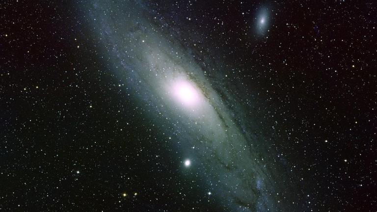 1920 war noch unklar, ob die Andromeda-Galaxie M31 wirklich eine ferne Galaxie ist oder eher ein naher Nebel in unserer Milchstraße 1920 war noch unklar, ob die Andromeda-Galaxie M31 wirklich eine ferne Galaxie ist oder eher ein naher Nebel in unserer Milchstraße