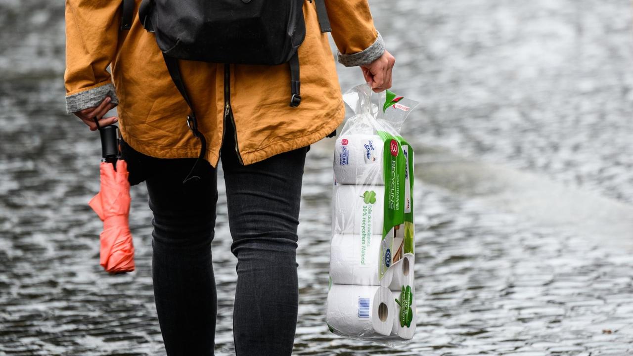 Die Große Toilettenpapierkrise - Hamsterkäufe Und Lieferketten Im  Kapitalismus