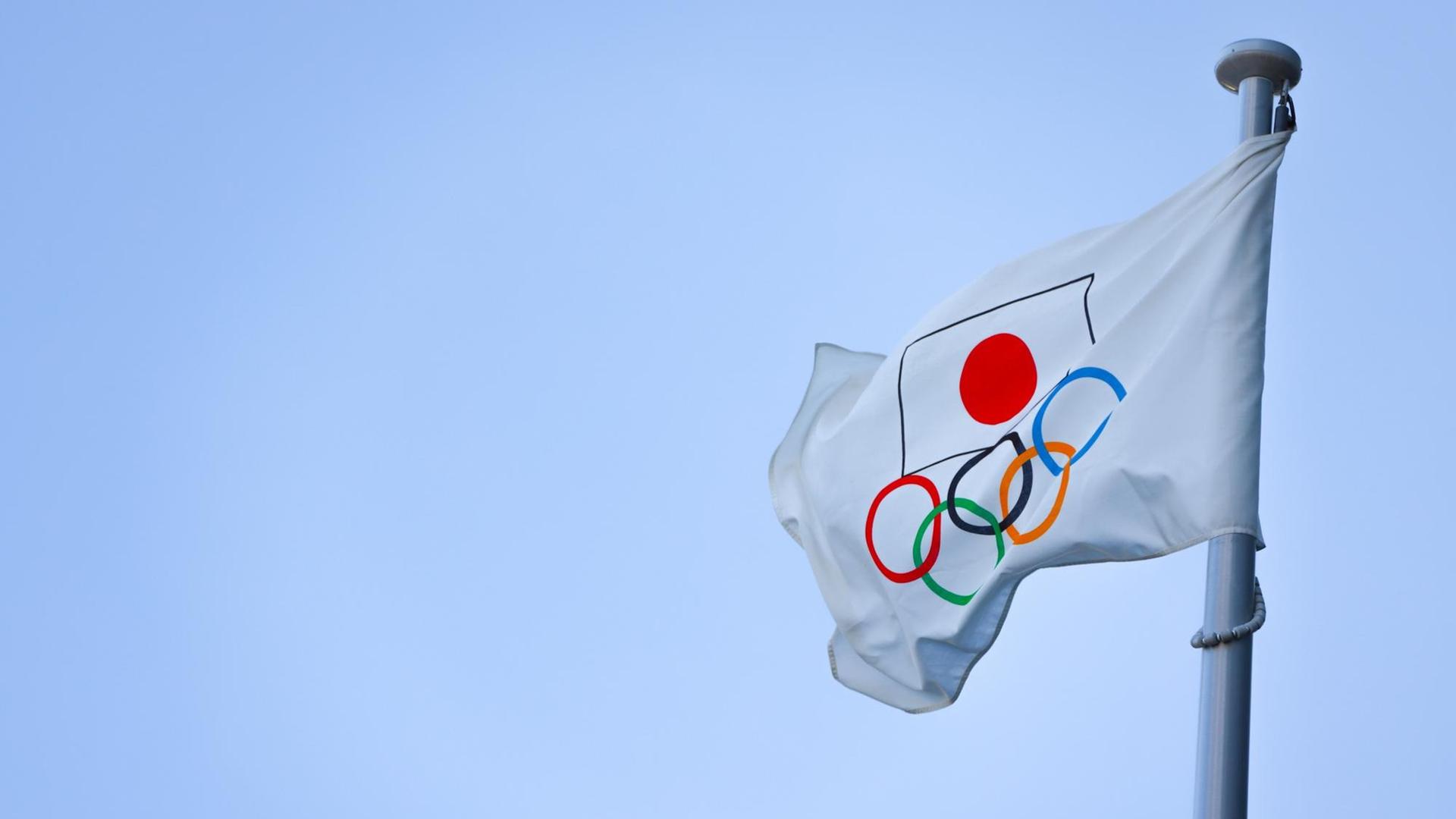 Olympische Flagge in Japan Olympische Flagge in Japan