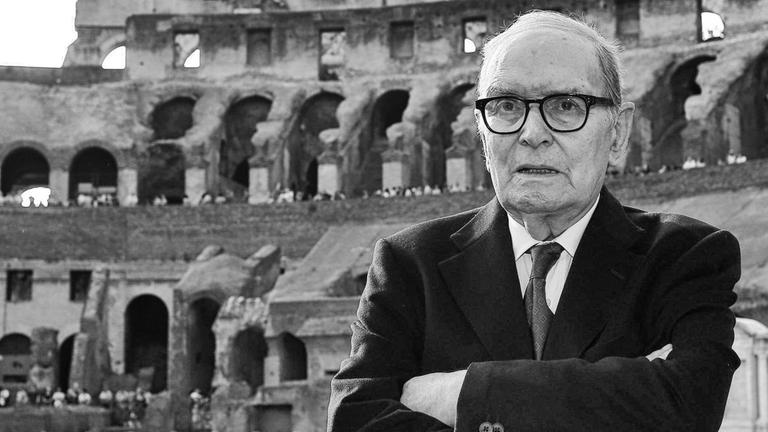 Der italienische Komponist Ennio Morricone im Kolloseum in Rom. Der italienische Komponist Ennio Morricone im Kolloseum in Rom.