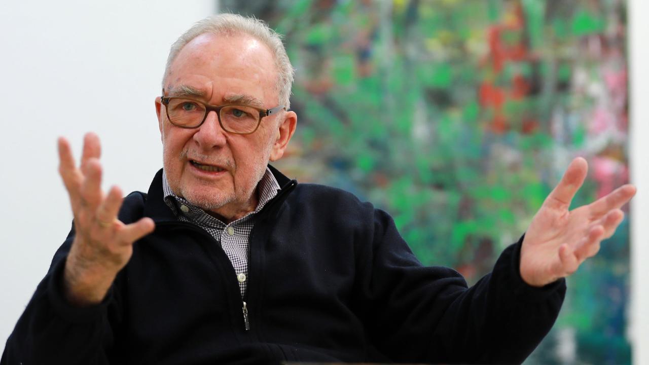 Der Künstler Gerhard Richter spricht am 19. Oktober 2016 in Köln in seinem Atelier.