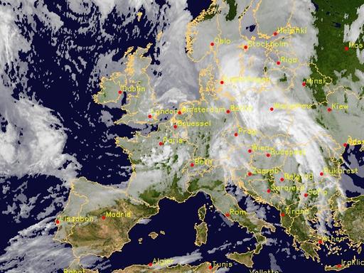 Das Satellitenbild des Deutschen Wetterdienstes vom 12.04.2013 zeigt die aktuelle Wetterlage über Europa