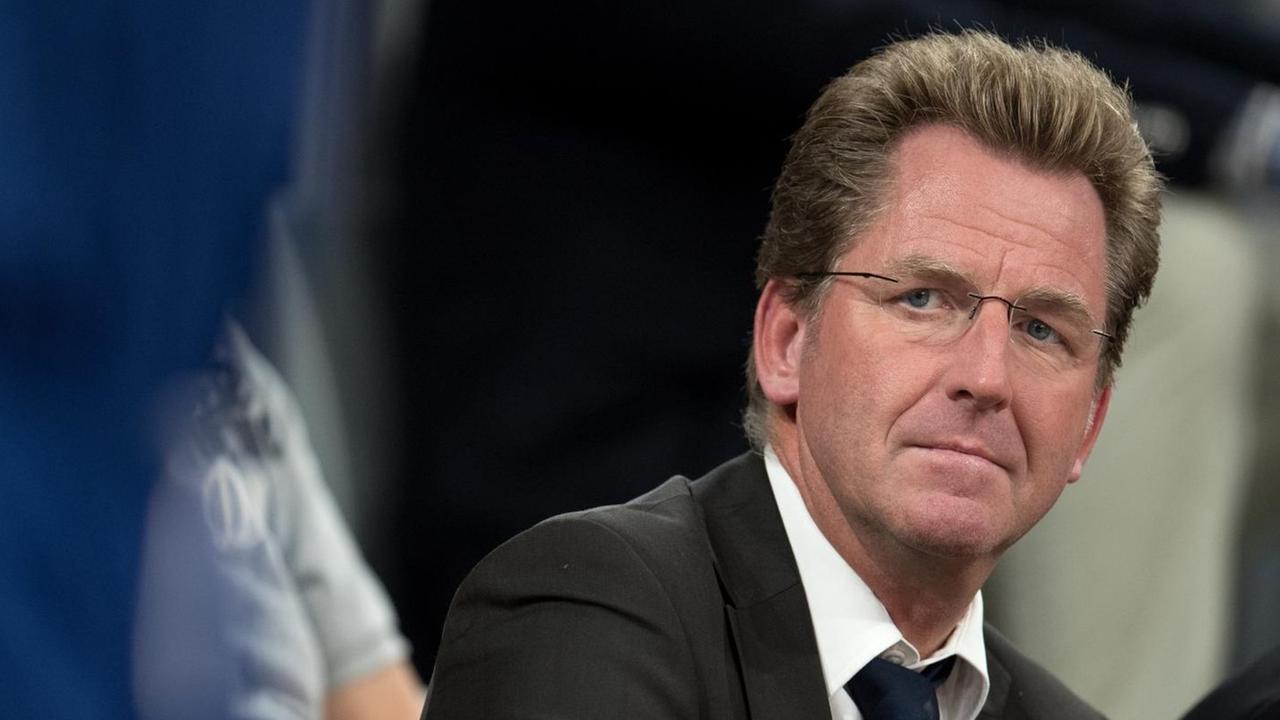Stefan Holz, Geschäftsführer der BBL sitzt am 27.09.2015 in der Brose Arena in Bamberg (Bayern). Stefan Holz, Geschäftsführer der BBL sitzt am 27.09.2015 in der Brose Arena in Bamberg (Bayern).