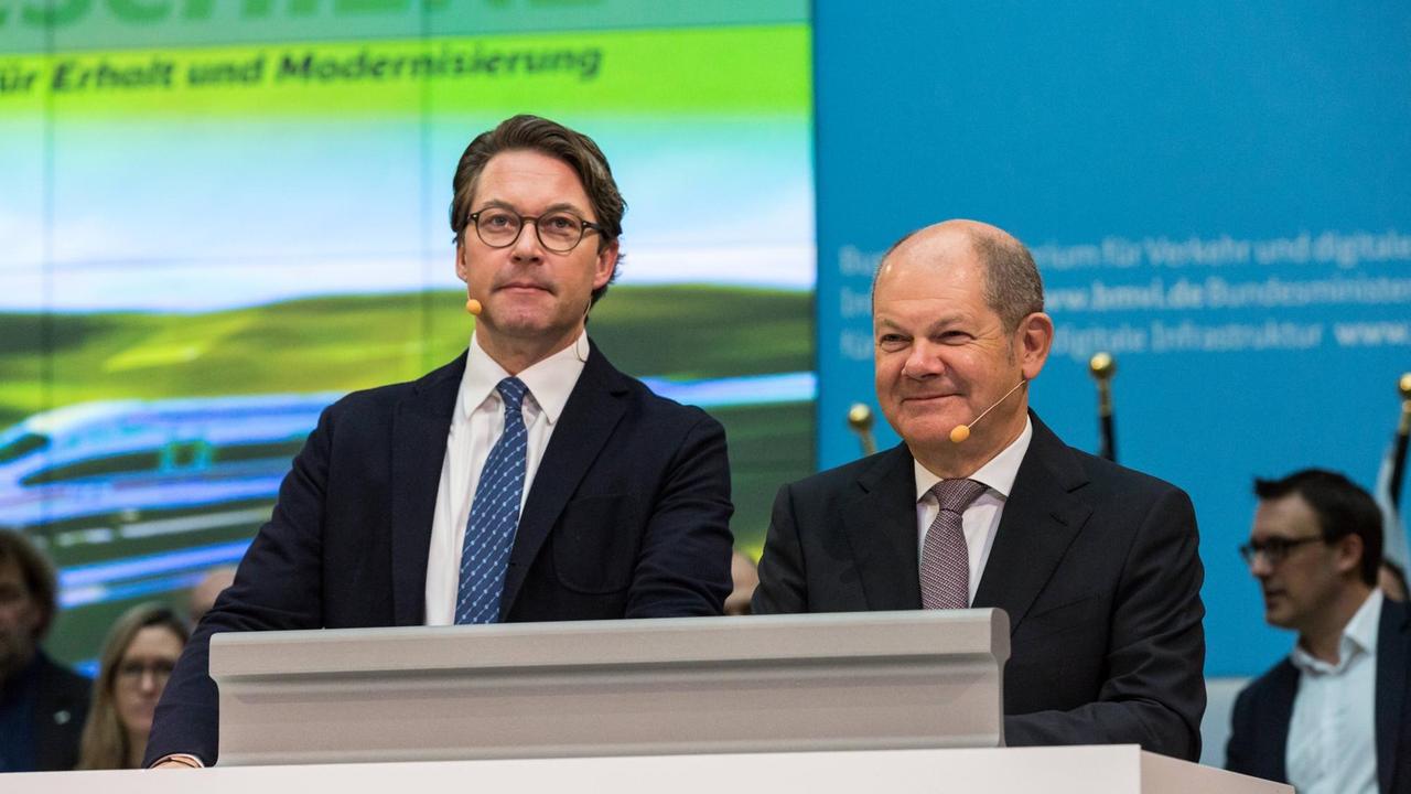 Bundesverkehrsminister Andreas Scheuer (li) und Finanzminister Olaf Scholz (re) beim Pressetermin für das neue Finanzpaket für die Deutsche Bahn am 14.1.2020 in Berlin