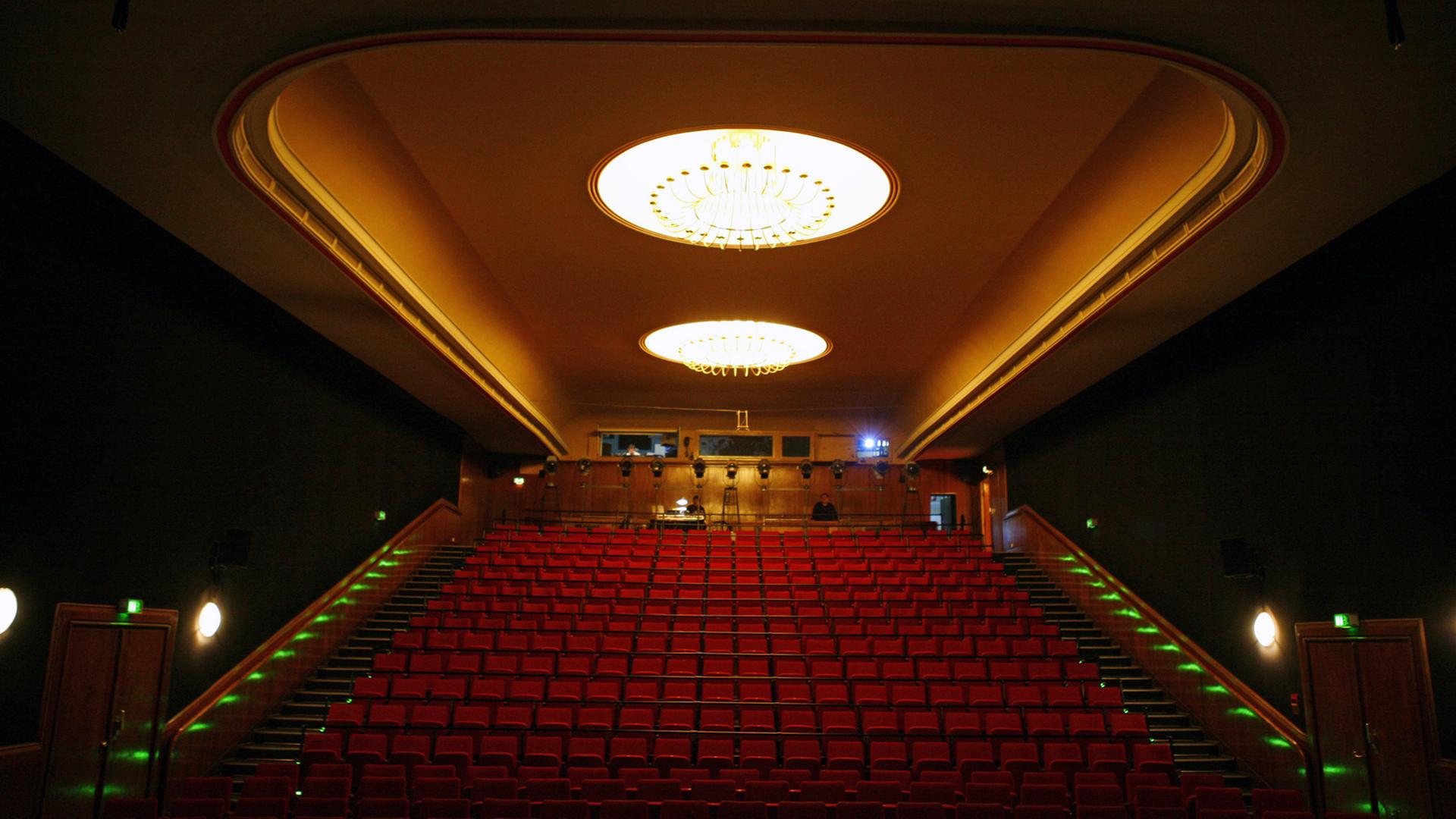 Hier fehlt doch noch was! Blick ins Theater an der Parkaue in Berlin Hier fehlt doch noch was! Blick ins Theater an der Parkaue in Berlin