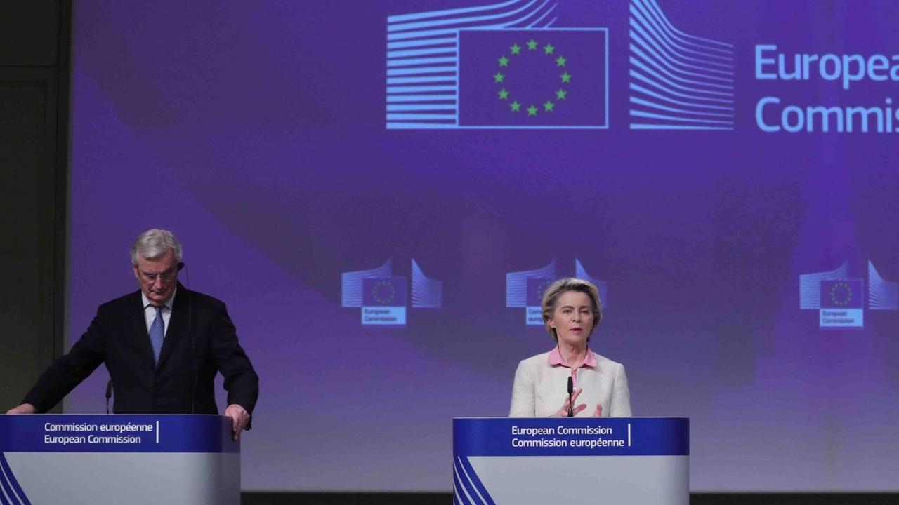 Ursula von der Leyen und Michel Barnier bei ihrer Pressekonferenz nach dem Brexit-Deal Ursula von der Leyen und Michel Barnier bei ihrer Pressekonferenz nach dem Brexit-Deal