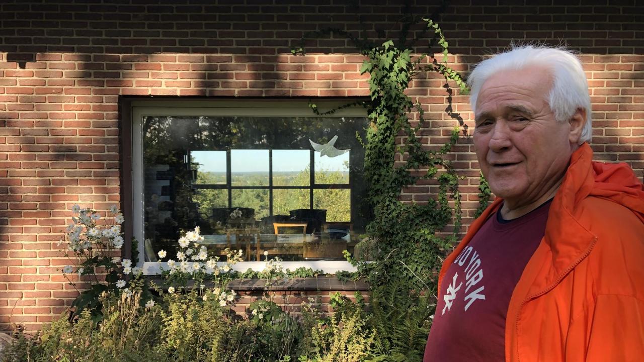 Der US-Amerikaner Johnny Workman vor der einstigen NSA-Dienststelle auf dem Höhbeck
Der US-Amerikaner Johnny Workman vor der einstigen NSA-Dienststelle auf dem Höhbeck