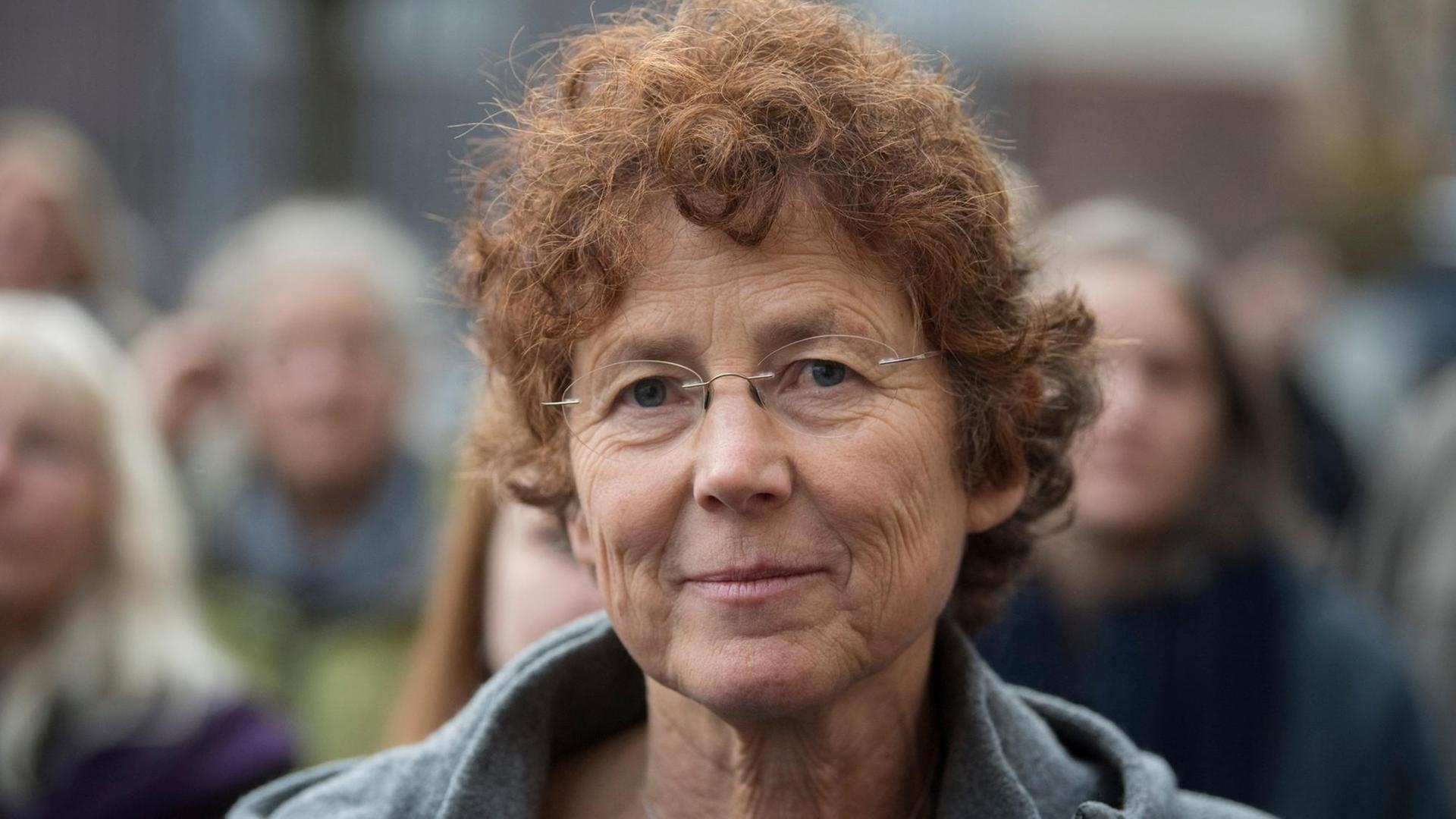 Die Ärztin Kristina Hänel vor dem Amtsgericht in Gießen (Hessen). Die Ärztin Kristina Hänel vor dem Amtsgericht in Gießen (Hessen).