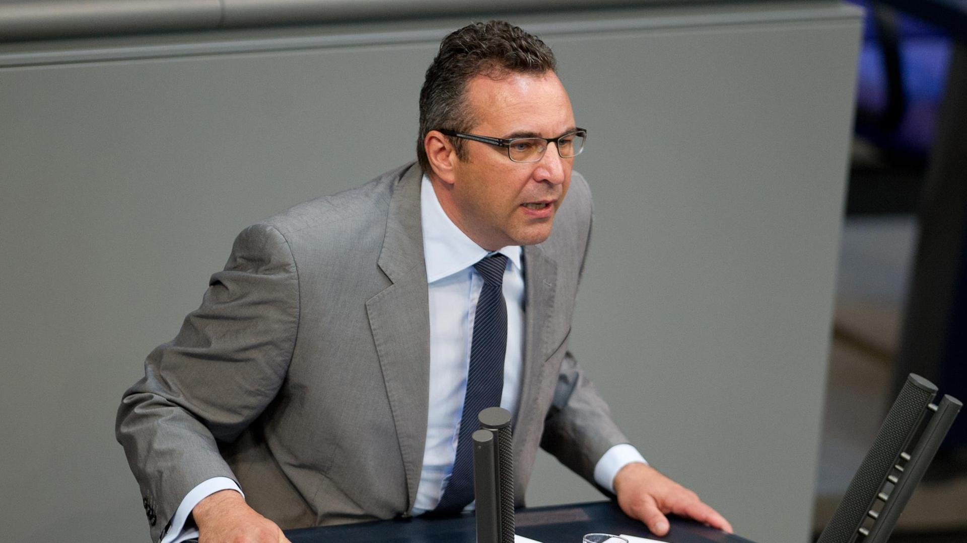 Joachim Pfeiffer, der wirtschaftspolitische Sprecher der Unionsfraktion im Bundestag, am Rednerpult im Bundestag